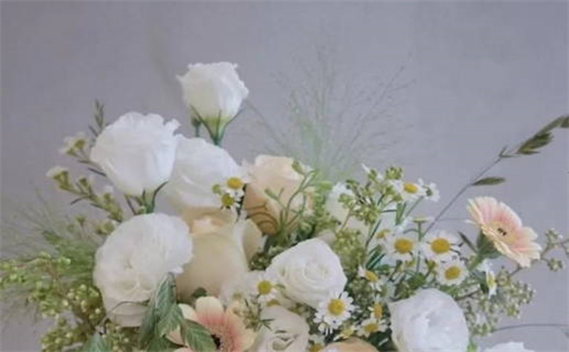 2025年农历七月初三结婚是否大吉？ 今天办婚礼是好日子吗？