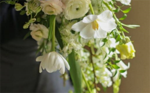 2025年农历七月初四领证合不合适？ 登记领证能算好日子吗