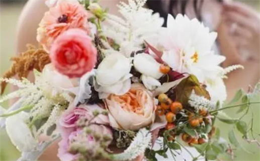 2025年农历七月初四是否适宜领证？ 今日登记领证好吗