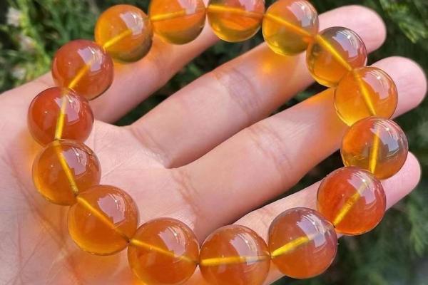 从琥珀到名字：Amber在不同文化中的象征意义