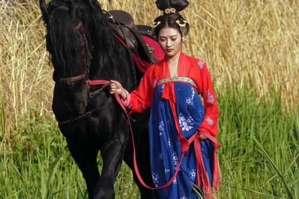 优雅与力量的象征：美女与马的心灵共鸣