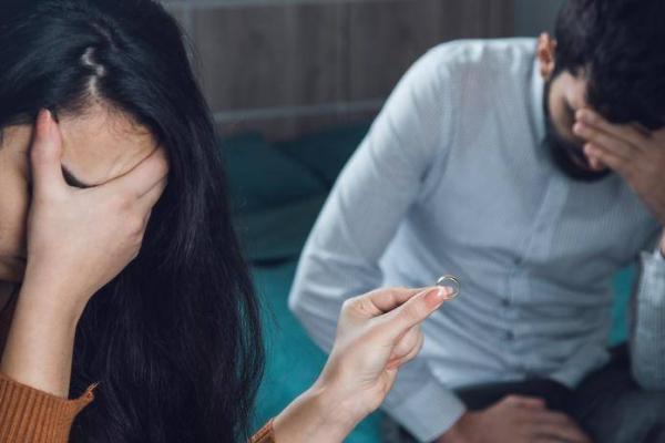 女命出轨的心理动机与道德困境