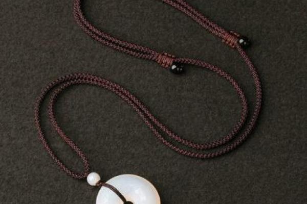 白玛瑙的五行属性与生活中的应用解析 白玛瑙的五行属性与生活中的应用解析