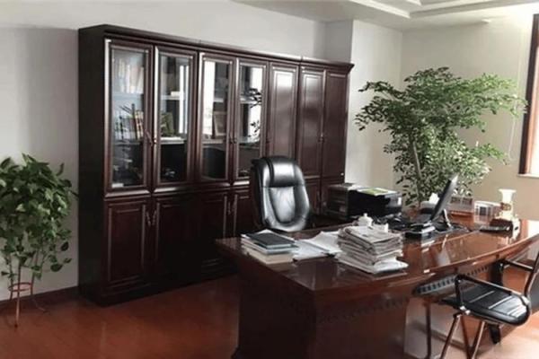办公室风水布局:如何摆放办公桌最有利 办公室风水布局:如何摆放办公桌最有利