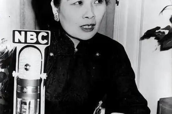 从八字看宋美龄的人生轨迹：命运如何助她走向巅峰