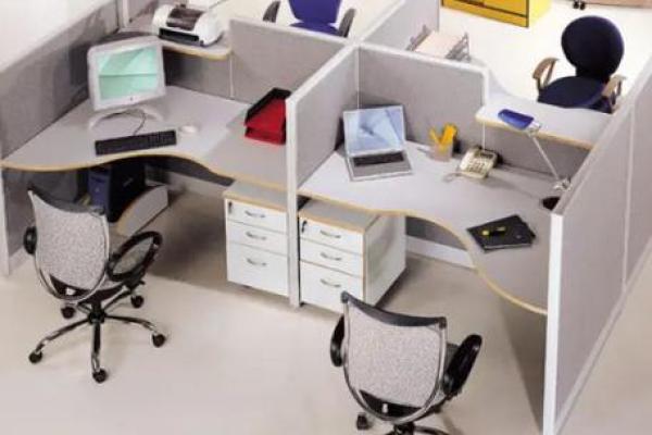 办公室风水布局:玻璃墙背后办公桌的风水禁忌 办公室风水布局:玻璃墙背后办公桌的风水禁忌