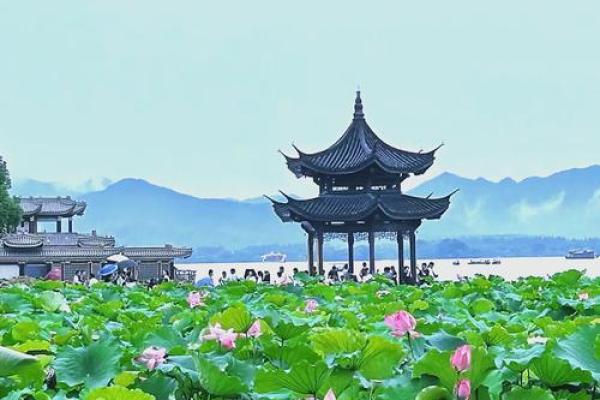 从古代传说到现实景观：西湖名称的演变