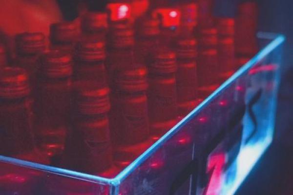 畅饮酒吧新潮流：不可错过的特色酒