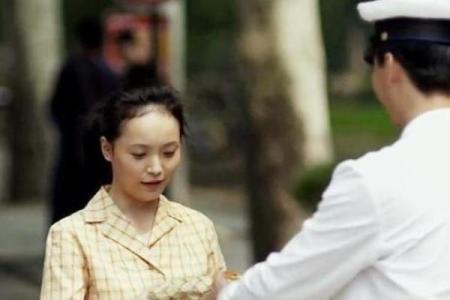 伯贤生辰八字深度解析：如何影响他的事业与爱情