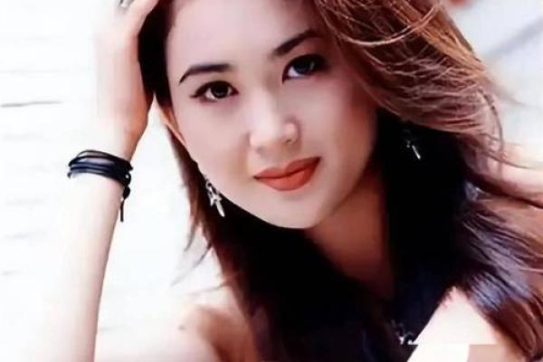 温碧霞八字到底透露了什么？专家解读她命运的关键