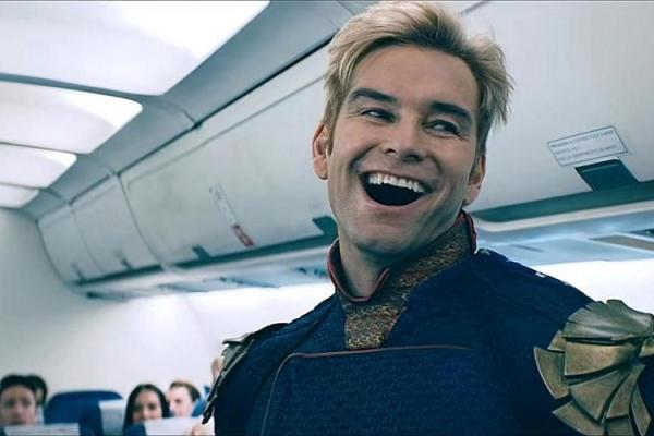 从克拉克·肯特到超人：名字与身份的转变