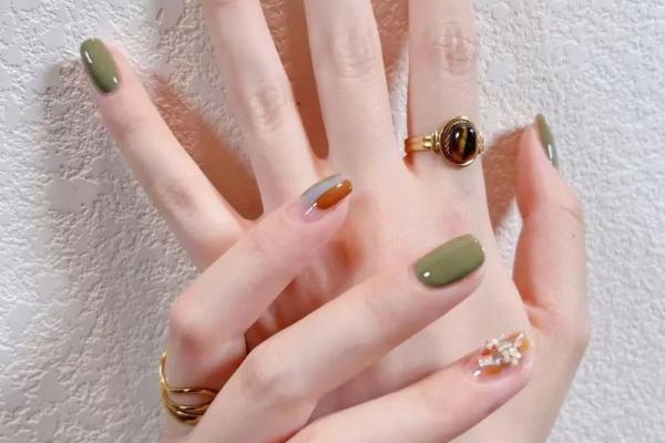 打造五行平衡美甲:让每个季节都充满能量 打造五行平衡美甲:让每个季节都充满能量