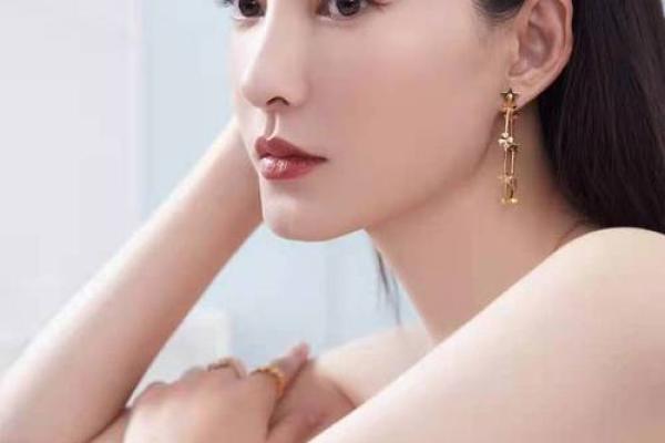 王丽坤八字揭秘:她的命运为何如此精彩? 王丽坤八字揭秘:她的命运为何如此精彩?